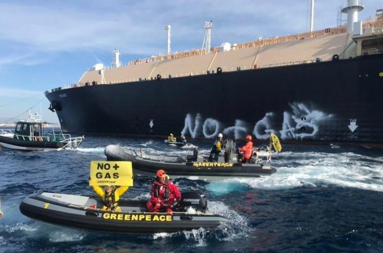 Capitanía Marítima sanciona a Greenpeace con 170.000 euros por bloquear un buque gasero en octubre en Sagunto