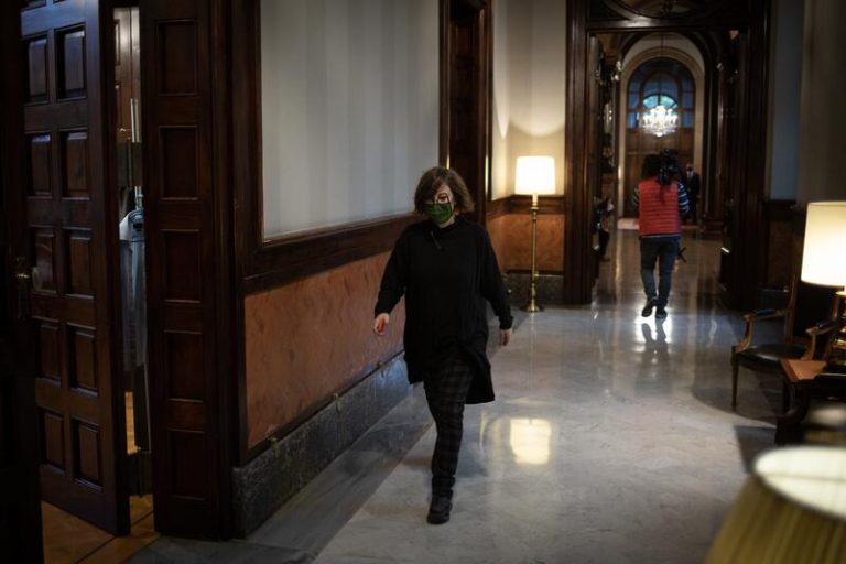 Reguant acusa al Govern de hacer de inmobiliaria 