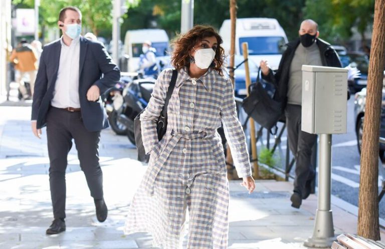 Montero dice que el Gobierno baraja varios 