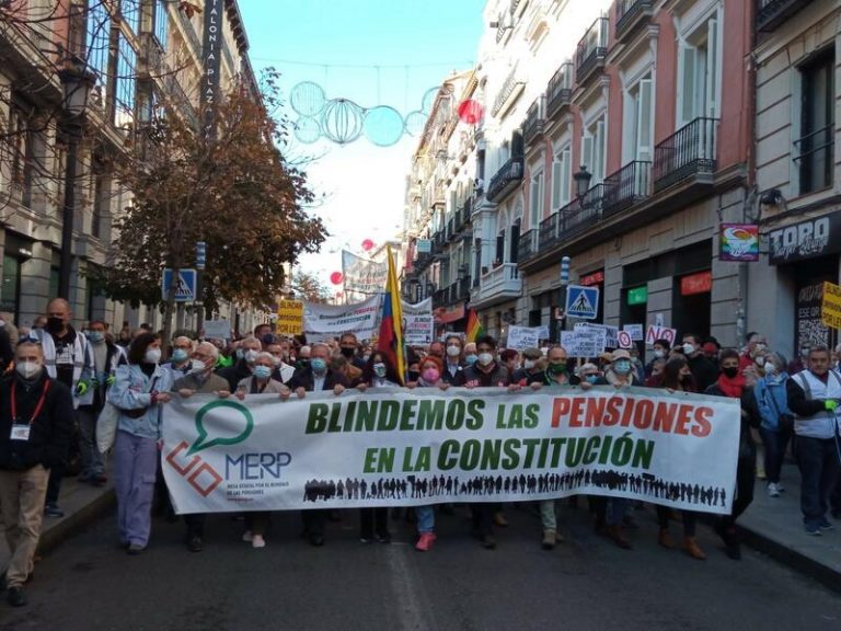 Los pensionistas vuelven a manifestarse para exigir blindar las pensiones en la Constitución