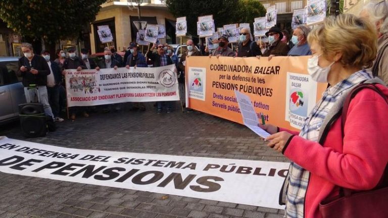Concentración en Palma para defender las pensiones públicas y pedir la dimisión de Escrivá
