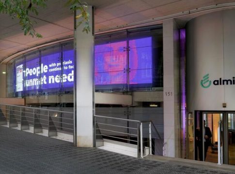 Almirall Almirall pierde 39,4 millones de euros hasta septiembre, pero eleva las ventas de su negocio 'core'