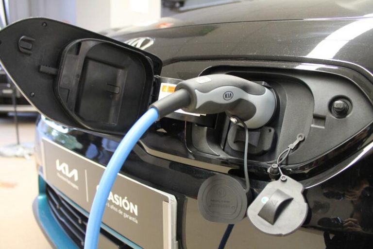 T&E asegura que la laxa normativa europea pone en riesgo la venta de eléctricos puros