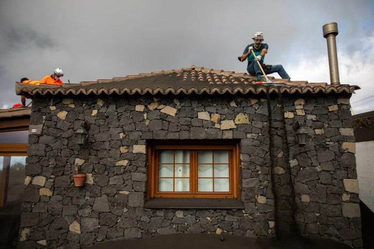 Organizan encuentros con familias de afectados en centros escolares para afrontar la catástrofe