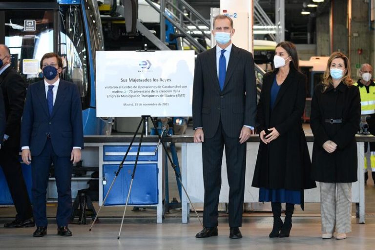 La celebración de los 75 años de EMT arranca este lunes con un viaje de los Reyes en la línea 001