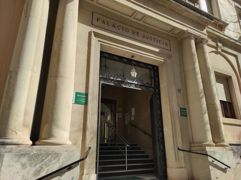 Suspendido el juicio contra 13 acusados de la muerte de caballos para cobrar las indemnizaciones