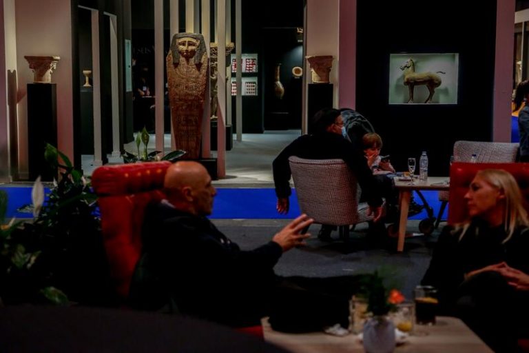 Sanidad notifica 9.798 casos y 43 muertes por COVID-19