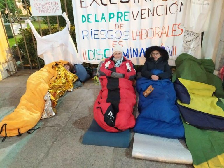 Trabajadoras de ayuda a domicilio suman 15 días acampadas en el Ministerio de Trabajo
