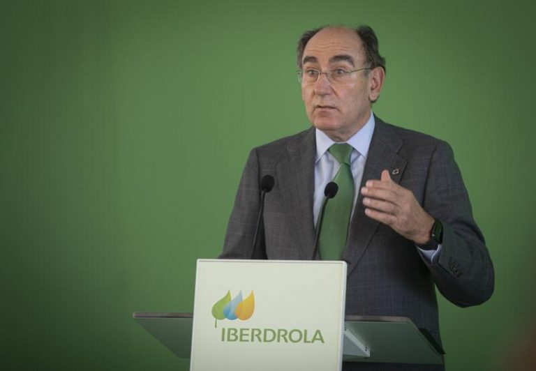 Iberdrola, única empresa energética presente en la firma de la Ley de Infraestructuras de Biden