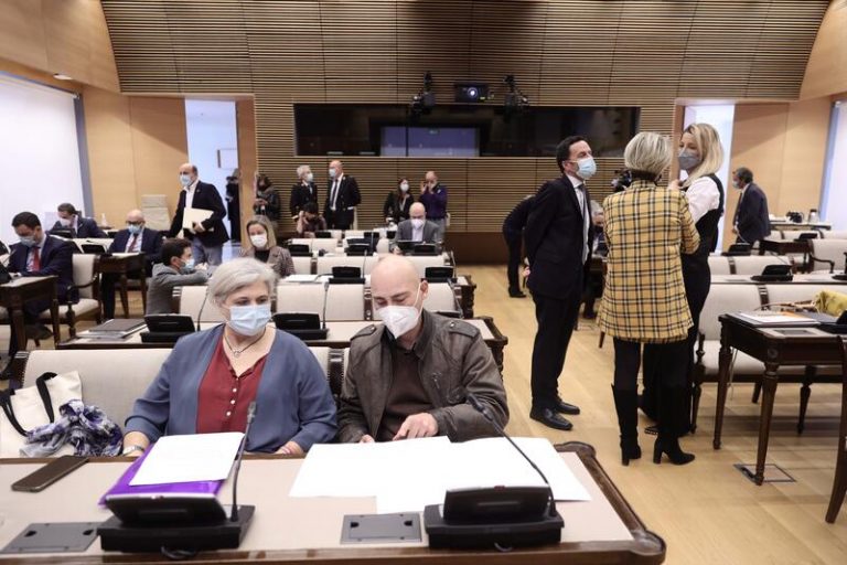 Las cuentas superan sus primeras votaciones en Comisión