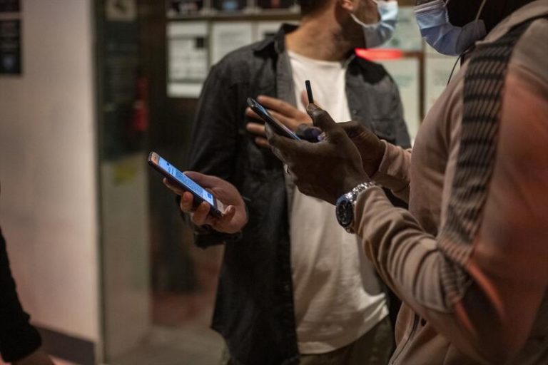 Siete CCAA sopesan implantar el pasaporte Covid