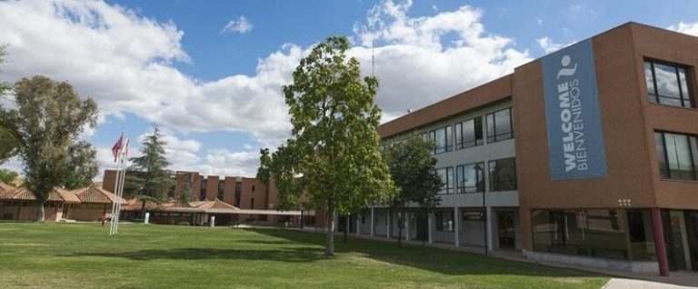 La UCJC formará a 40 estudiantes refugiados afganos gracias al Proyecto Integra