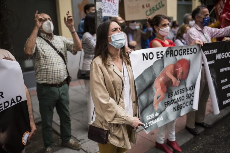 PNV quiere que no sea necesaria una denuncia para actuar contra el acoso ante las clínicas abortistas