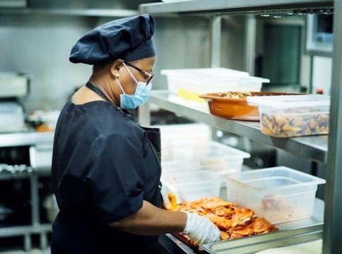 Seguridad social La Seguridad Social gana 20.369 cotizantes extranjeros en octubre y encadena dos meses de alzas