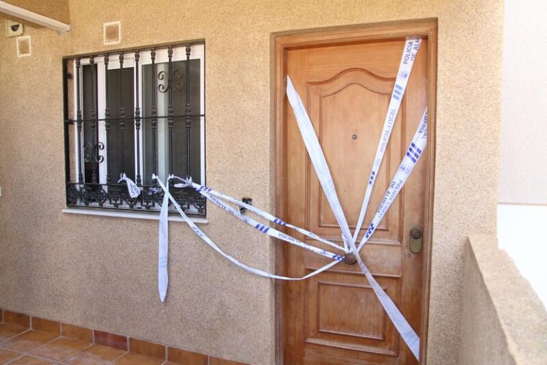 Gobierno andaluz: Aún se investiga el posible uso de medicamentos en la víctimas del incendio de Almería