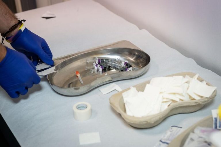 Un total de 200.302 vascos tienen ya la tercera dosis de la vacuna contra la covid