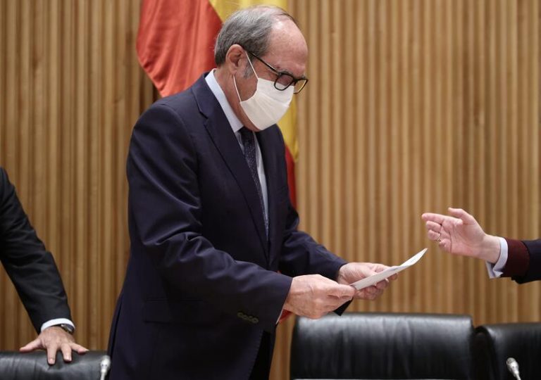 Gabilondo toma posesión del cargo de Defensor