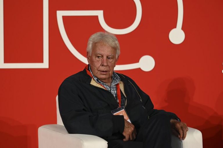 Felipe González dice que López Obrador es más 