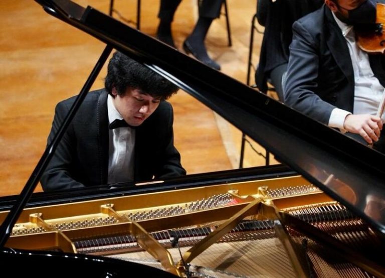 El británico Yuanfan Yang gana el Premio Internacional de Piano Frechilla-Zuloaga 2021