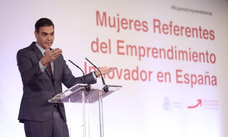 Sánchez anima a las empresas a incorporar a más mujeres a los Consejos de Administración