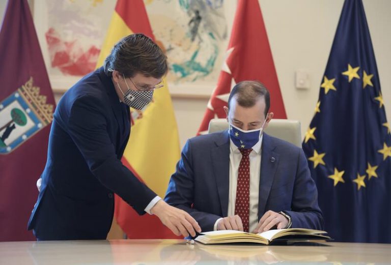 Almeida traslada al comisario europeo de Medio Ambiente la estrategia Madrid 360