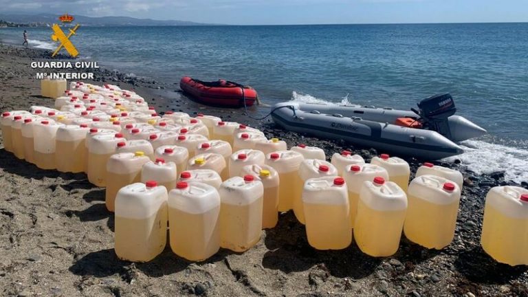 Hasta 20 detenidos tras desmantelarse una red criminal que introducía hachís por la costa de Málaga