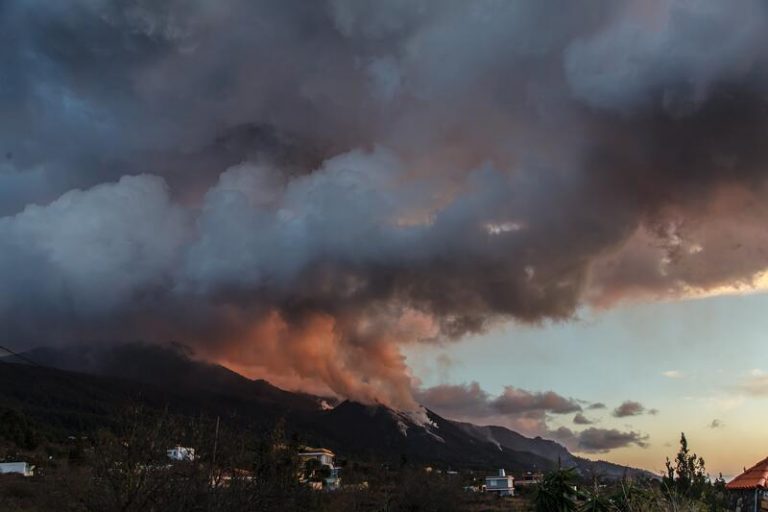 Localizan más de 40 terremotos en la isla de La Palma durante la medianoche