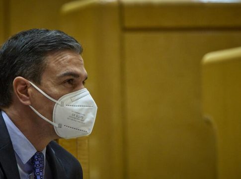 Pedro Sánchez Sánchez felicita a Víctor Camino por su victoria en las primeras primarias de las Juventudes Socialistas