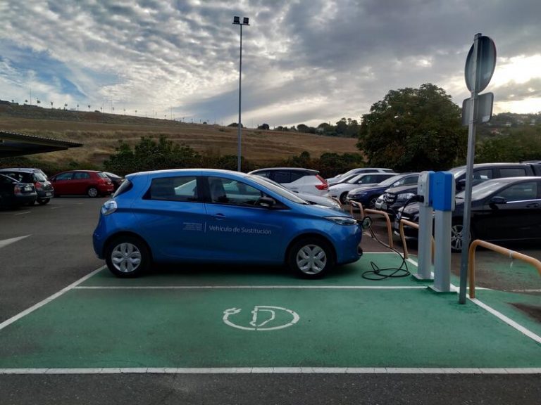 La DGT, partidaria de implantar un nuevo carné de conducir para jóvenes de 16 años