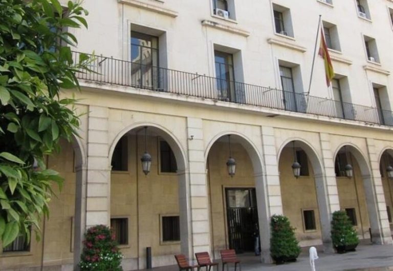 Condenado a 22 años de cárcel por matar a su expareja en presencia de la hija de ella