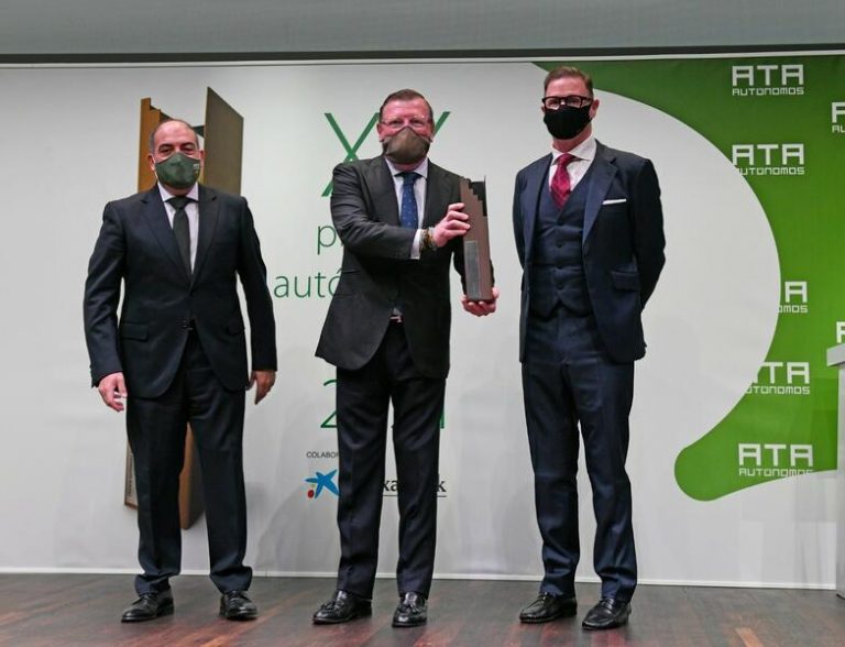 'Los Morancos' reciben el premio a la trayectoria profesional como autónomos de ATA 2021
