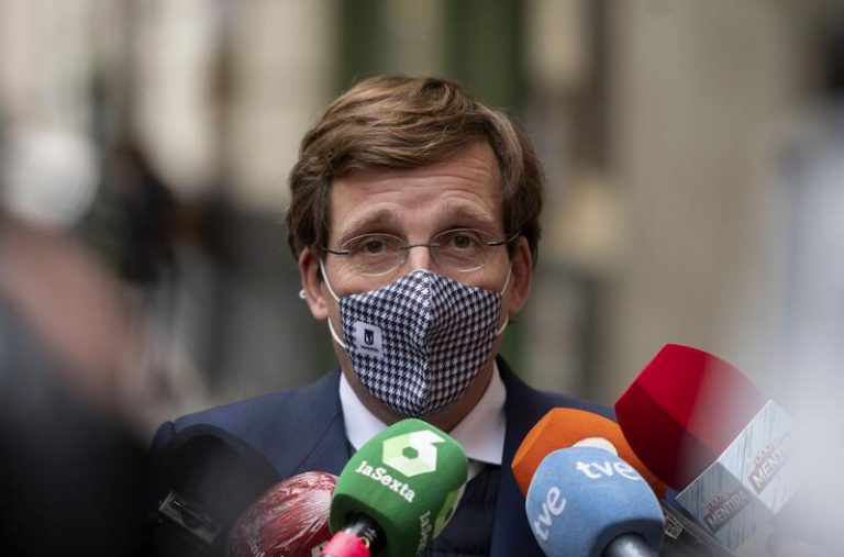 Almeida defiende que Casado fue a misa el 20N por 