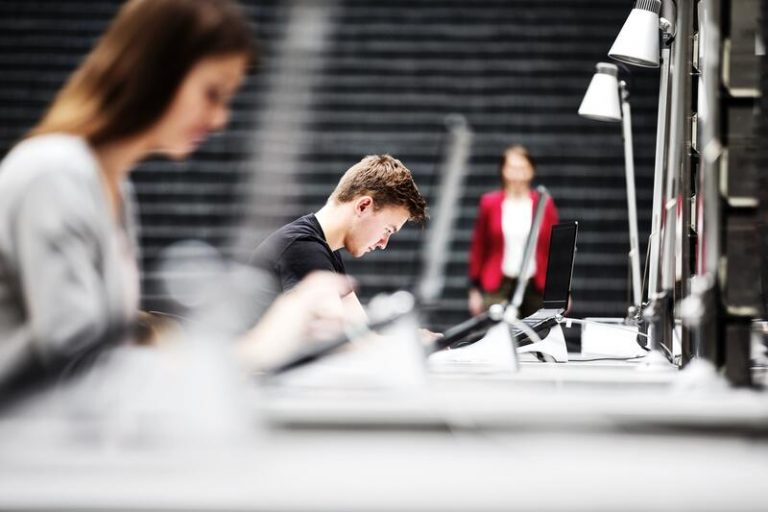 Los retos de la formación en el sector IT: 340.000 puestos por cubrir en Europa y solo un 18,5% de mujeres