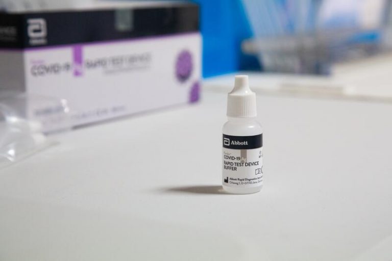 Andalucía suma 783 contagios, un fallecido y sube su incidencia a 76,8