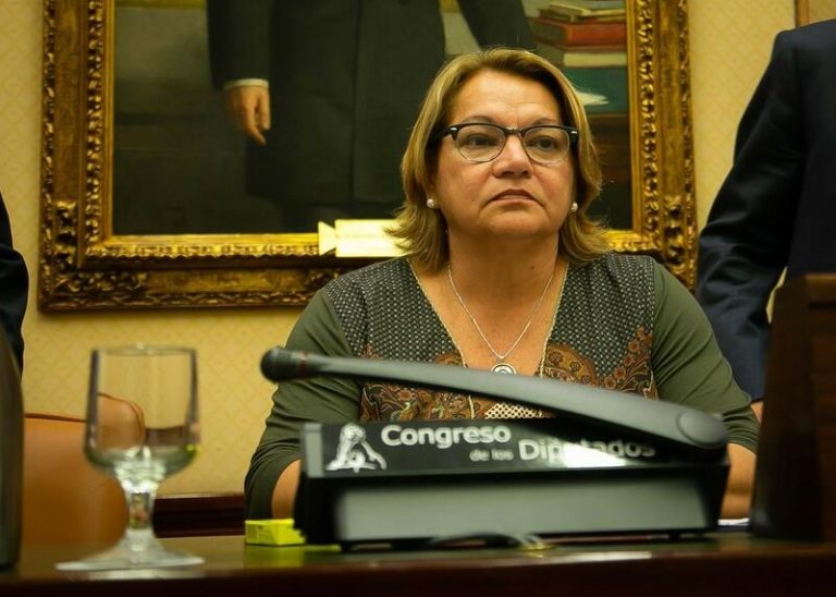 Presidenta de la comisión del Congreso sobre el accidente de Spanair lleva a la Fiscalía el dictamen que rechazó el PSOE