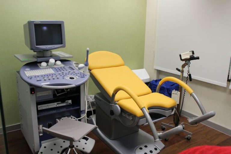 Compromís y UP insisten en regular la violencia obstétrica