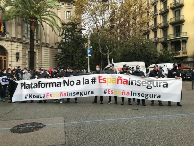 Sindicatos policiales se concentran en Barcelona contra la reforma de la Ley de seguridad ciudadana