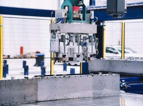 La primera fábrica de construcción industrializada integral Grupo Avintia y Cemex inauguran en Aranda (Burgos) la primera fábrica de construcción industrializada integral
