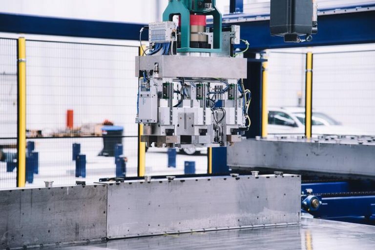 Grupo Avintia y Cemex inauguran en Aranda (Burgos) la primera fábrica de construcción industrializada integral