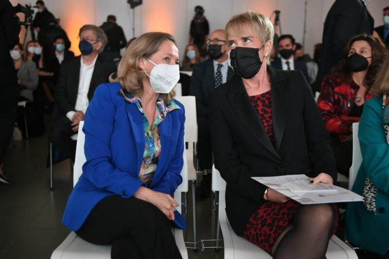 Calviño presenta la primera convocatoria del Kit Digital