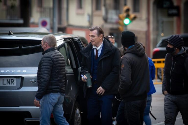 El actor Liam Neeson rueda en Manresa 'Marlowe' de Neil Jordan