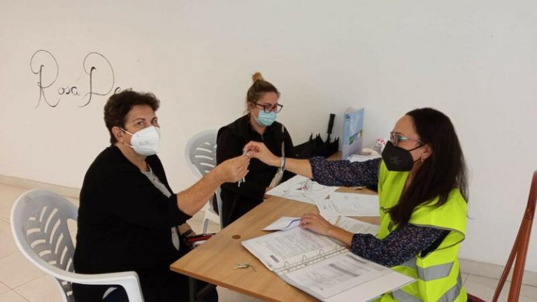 12 familias que perdieron sus hogares reciben las llaves de sus nuevas viviendas en Tazacorte