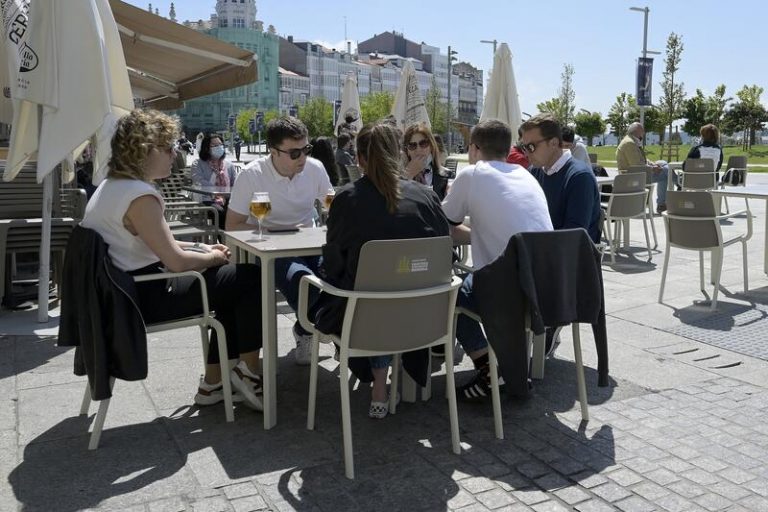Grupos de máximo 8 personas en restaurantes y ocio nocturno desde el sábado en Galicia
