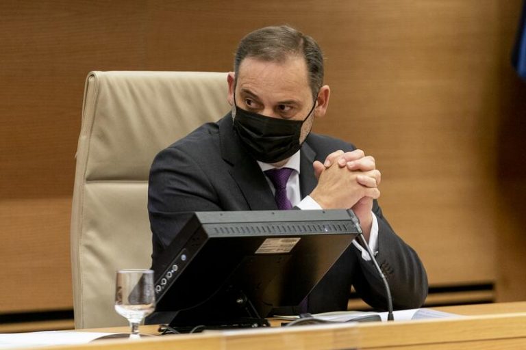 Ábalos reprende a Vox por llamar terrorista a Otegi en un debate en el Congreso