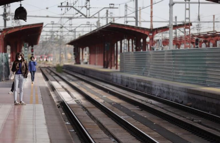 ACS, Comsa, Azvi y San José toman la delantera para la renovación de la estación de Chamartín