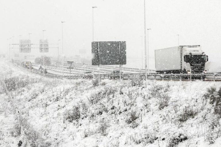 14 CCAA tendrán riesgo por nieve, lluvia, viento o fuerte oleaje este sábado