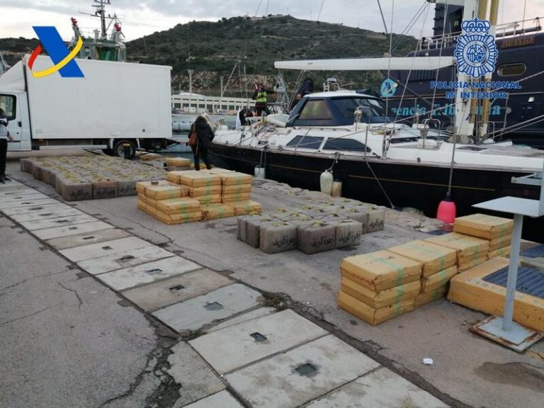 Interceptan un velero con 4.700 kilos de hachís en aguas cercanas a Cartagena