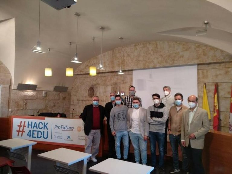 Alumnos de la Universidad de Salamaca desarrollan un 'Pasapalabra digital' contra el analfabetismo