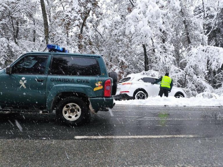 La nieve provoca numerosas incidencias en las carreteras de Navarra