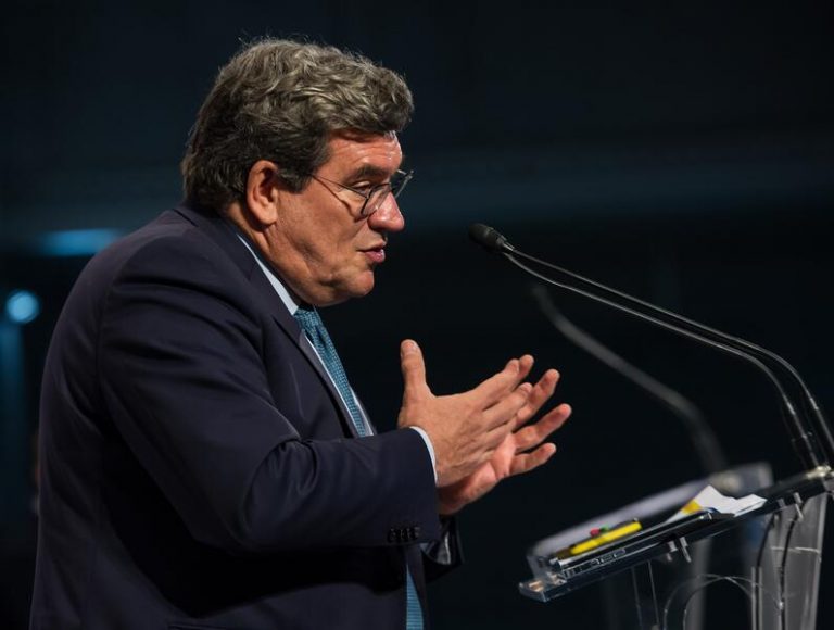 Escrivá asegura que no se frenará el empleo en España por el aumento de las cotizaciones sociales